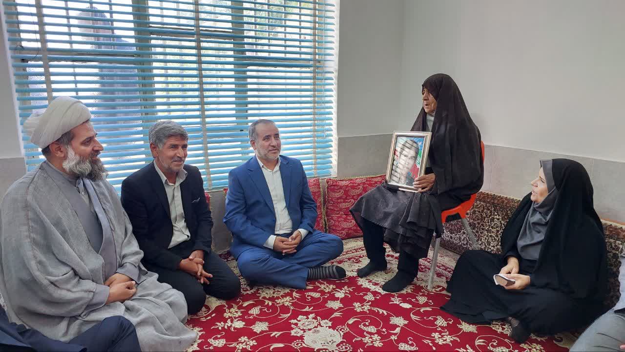  دلجویی از خانواده گرانقدر شهید محمدرضا باباسلطانی در سرایان 
