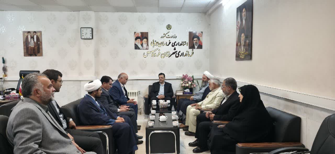 فرماندار فردوس: حل مشکلات شهرستان با هم افزایی و
