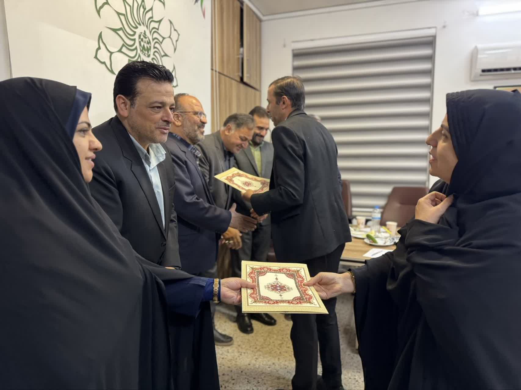 نشست خبری و مراسم تجلیل از خبرنگاران شهرستان فردوس در شهر باغستان