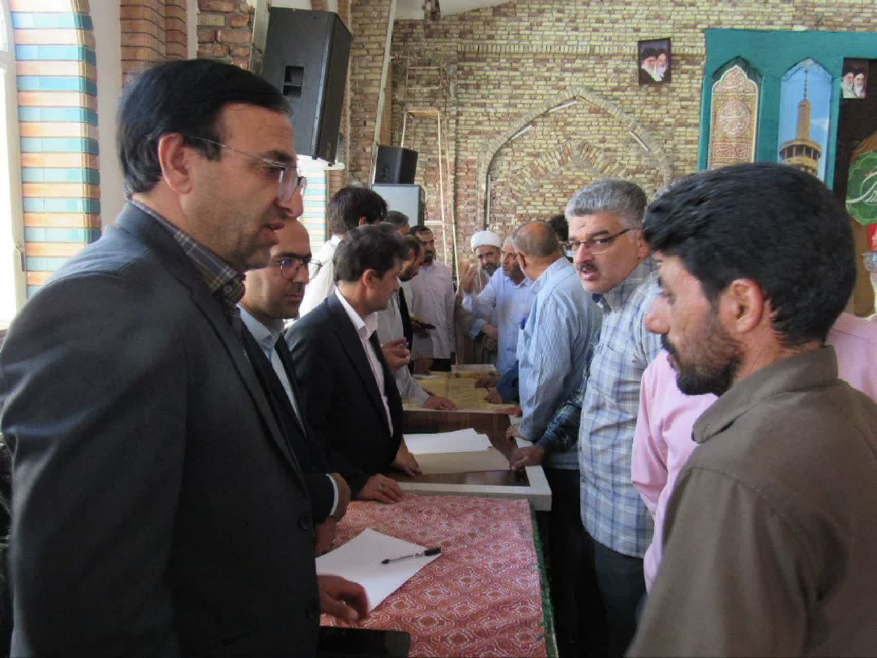 برپایی میز خدمت مدیران دستگاه‌های اجرایی در سه قلعه