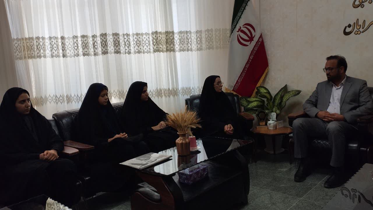 حمایت از ظرفیت‌های فرهنگی و هنری کودکان و نوجوانان در دیدار با فرماندار