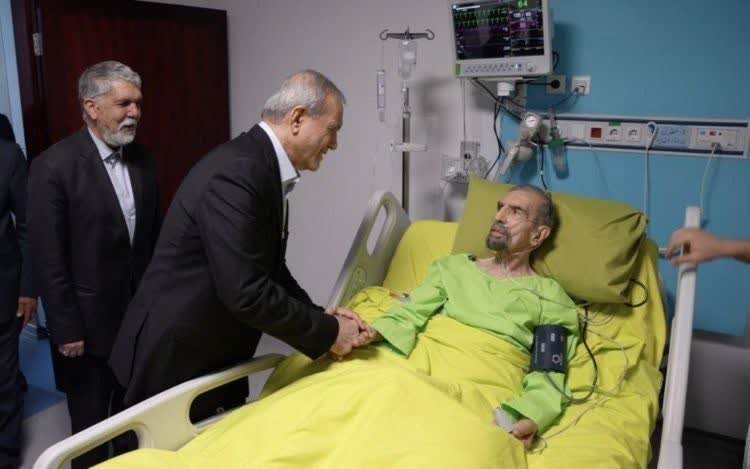 عیادت رئیس‌جمهور پزشکیان از موسوی گرمارودی در آستانه روز شعر و ادب فارسی