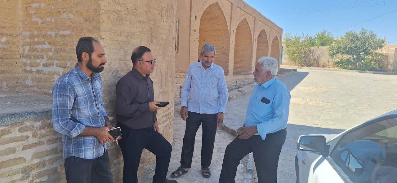 بازدید بخشدار مرکزی از روستای اصفاک و بررسی مشکلات آبرسانی و ارتباطی