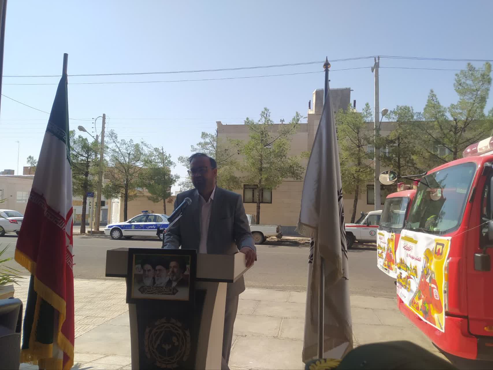 حضور فرماندار سرایان در ایستگاه آتش‌نشانی و تجلیل از آتش‌نشانان