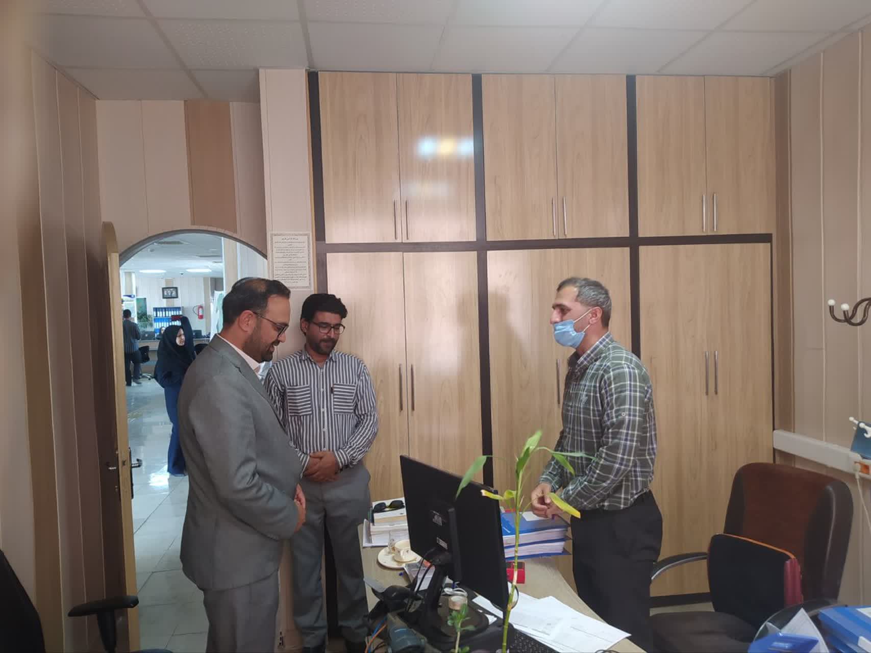 بازدید سرزده فرماندار سرایان از اداره امور مالیاتی