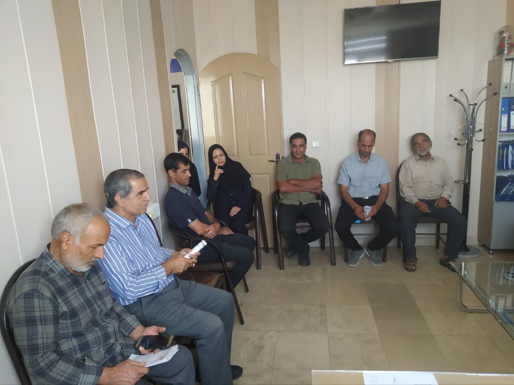 بازدید سرزده فرماندار سرایان از اداره امور مالیاتی