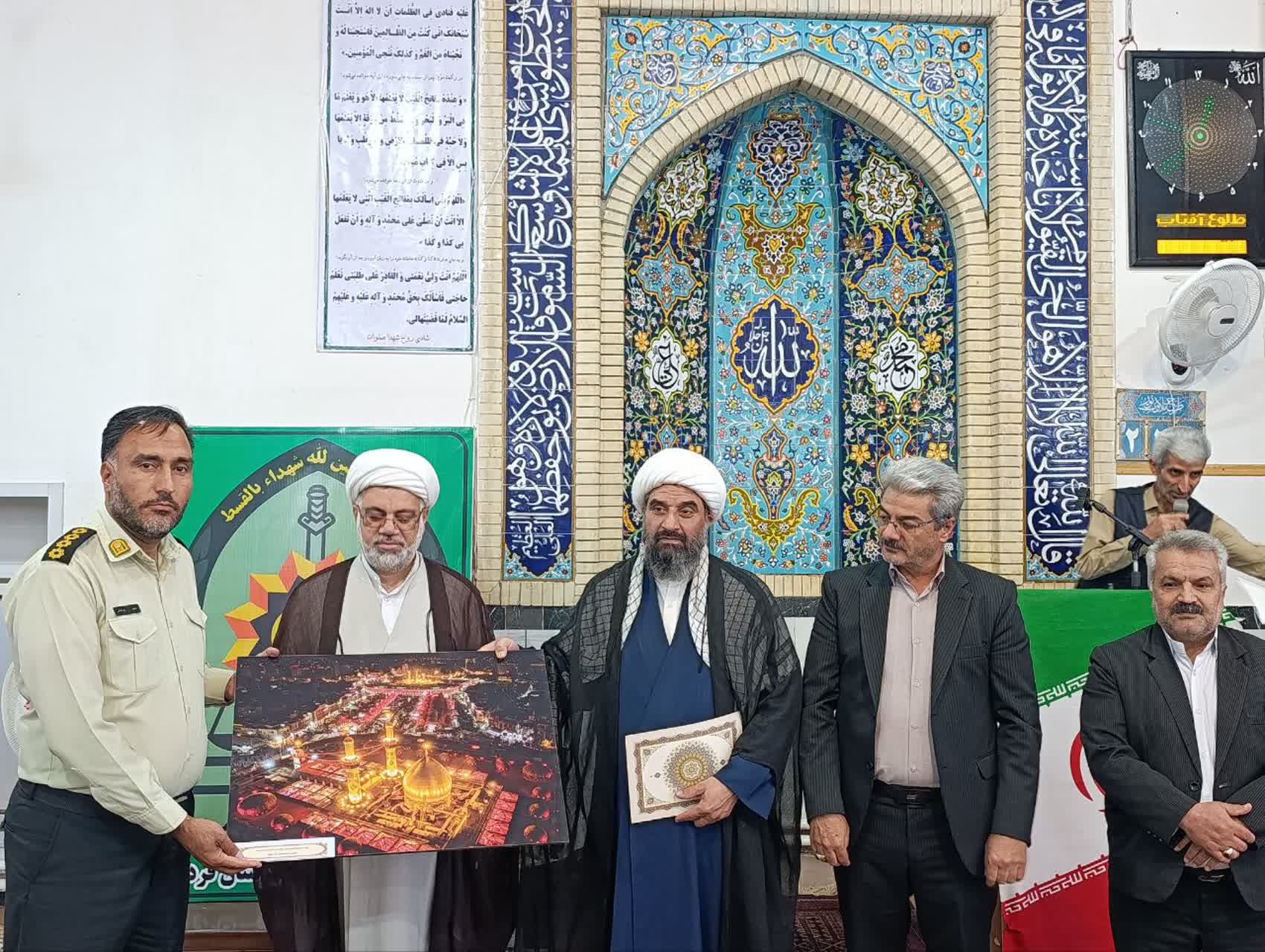تقدیر از آتش‌نشانان و نیروی انتظامی در نماز جمعه اسلامیه