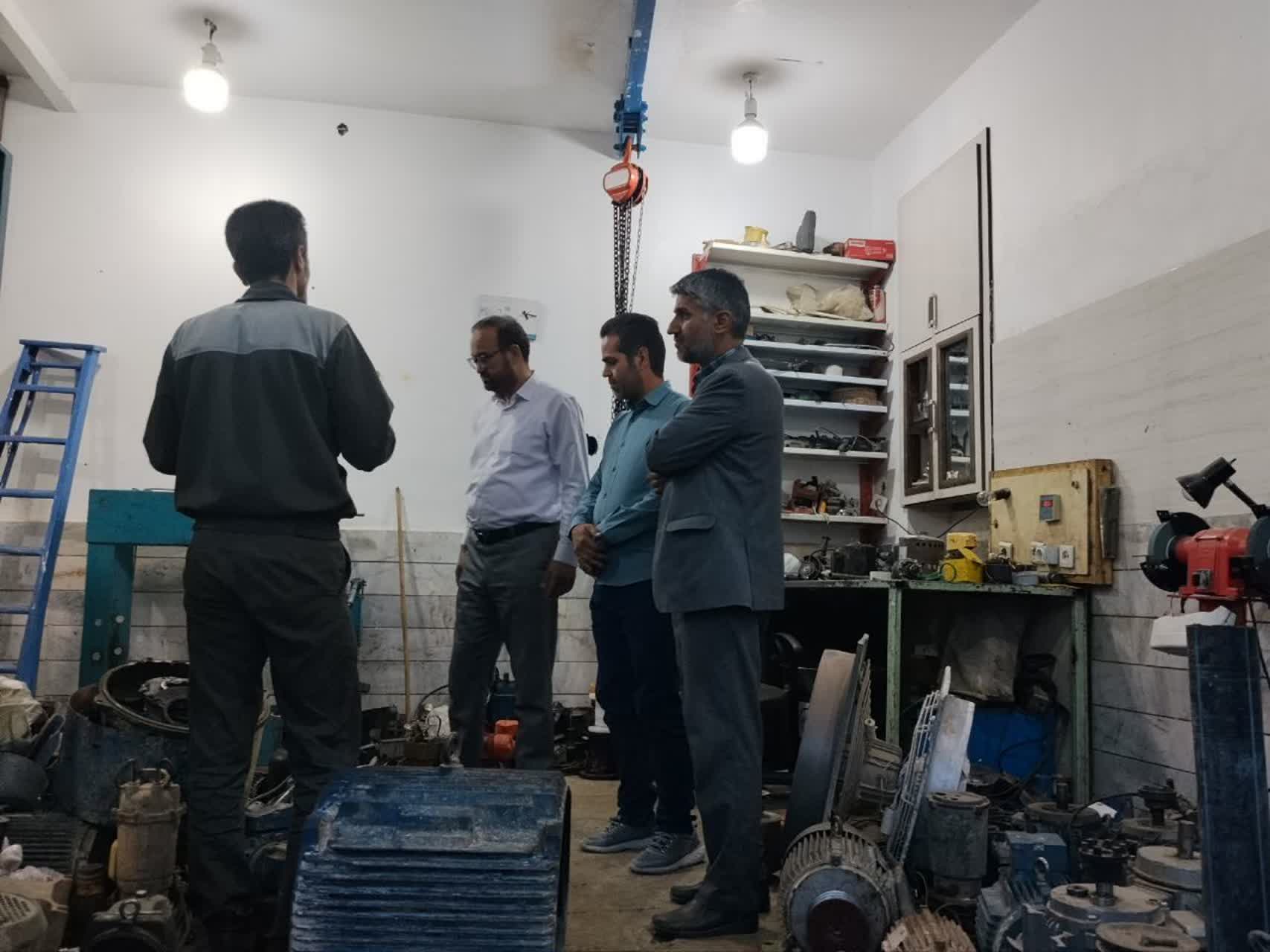 بازدید فرماندار سرایان از واحد تعمیر الکتروموتورهای صنعتی