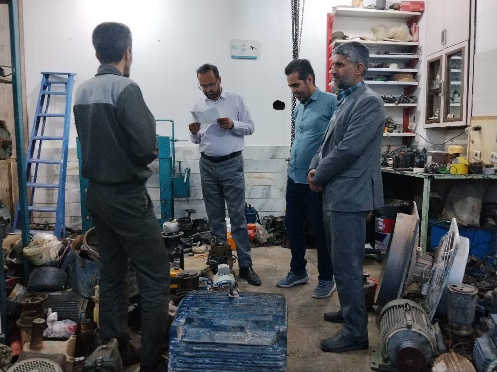 بازدید فرماندار سرایان از واحد تعمیر الکتروموتورهای صنعتی
