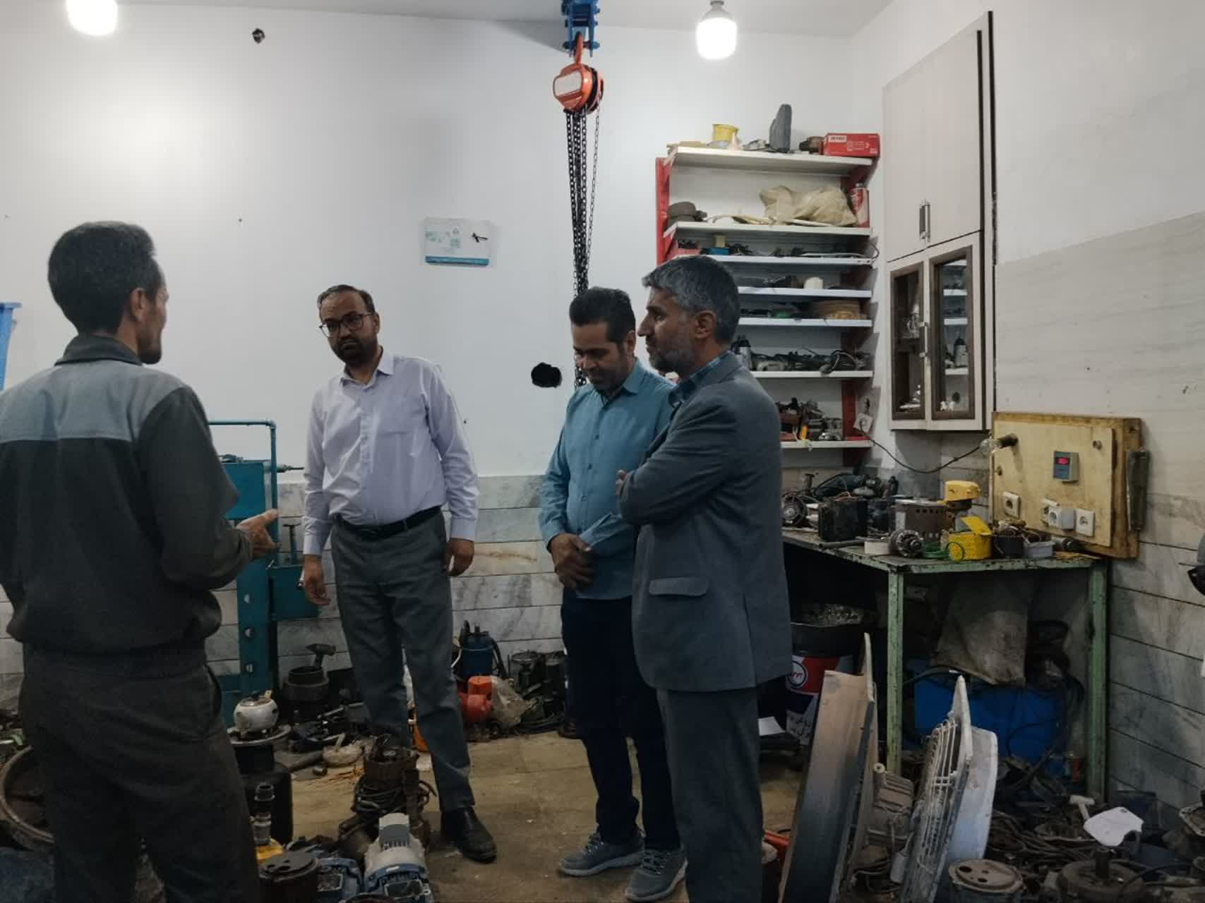 بازدید فرماندار سرایان از واحد تعمیر الکتروموتورهای صنعتی
