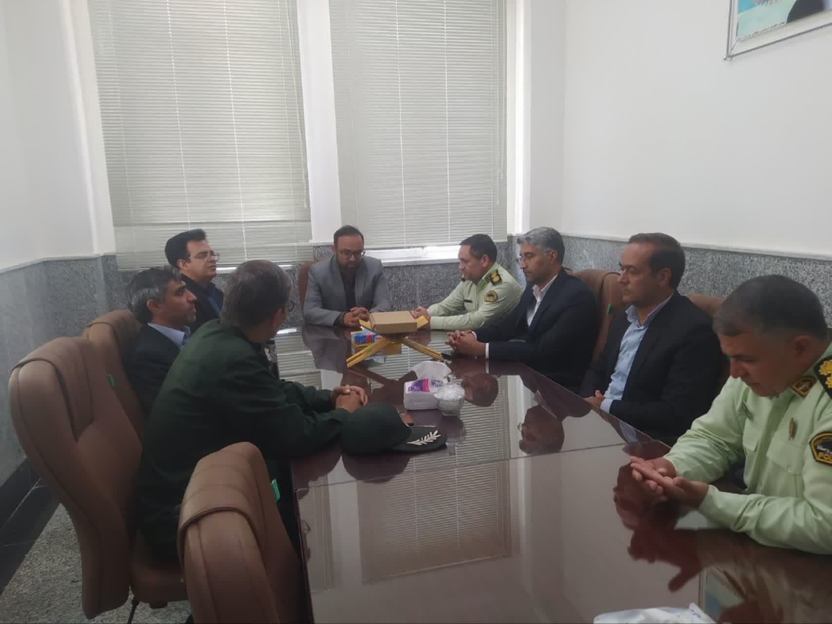 دیدار فرماندار سرایان با فرمانده انتظامی شهرستان به مناسبت هفته نیروی انتظامی