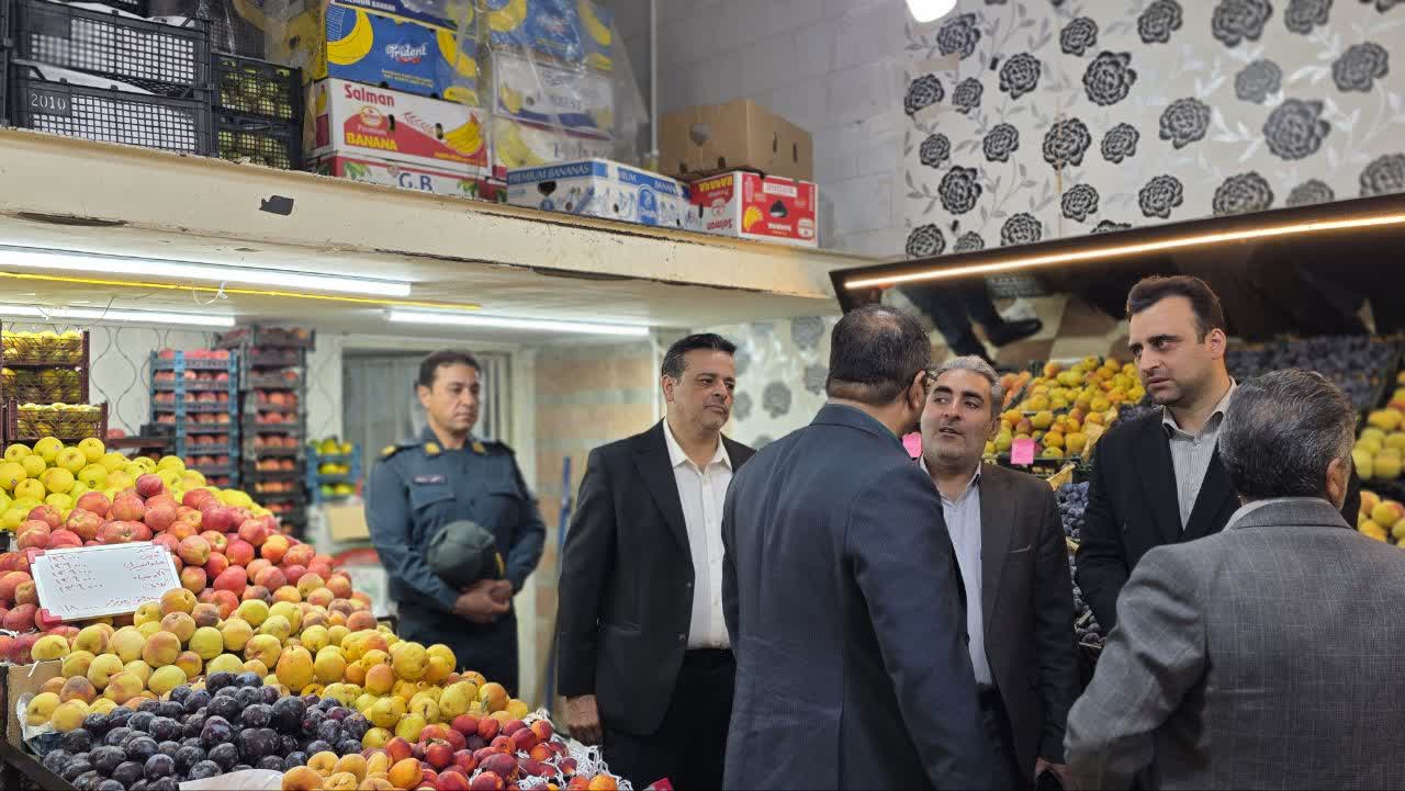 بازدید میدانی فرماندار فردوس از واحدهای صنفی و بررسی قیمت‌ها