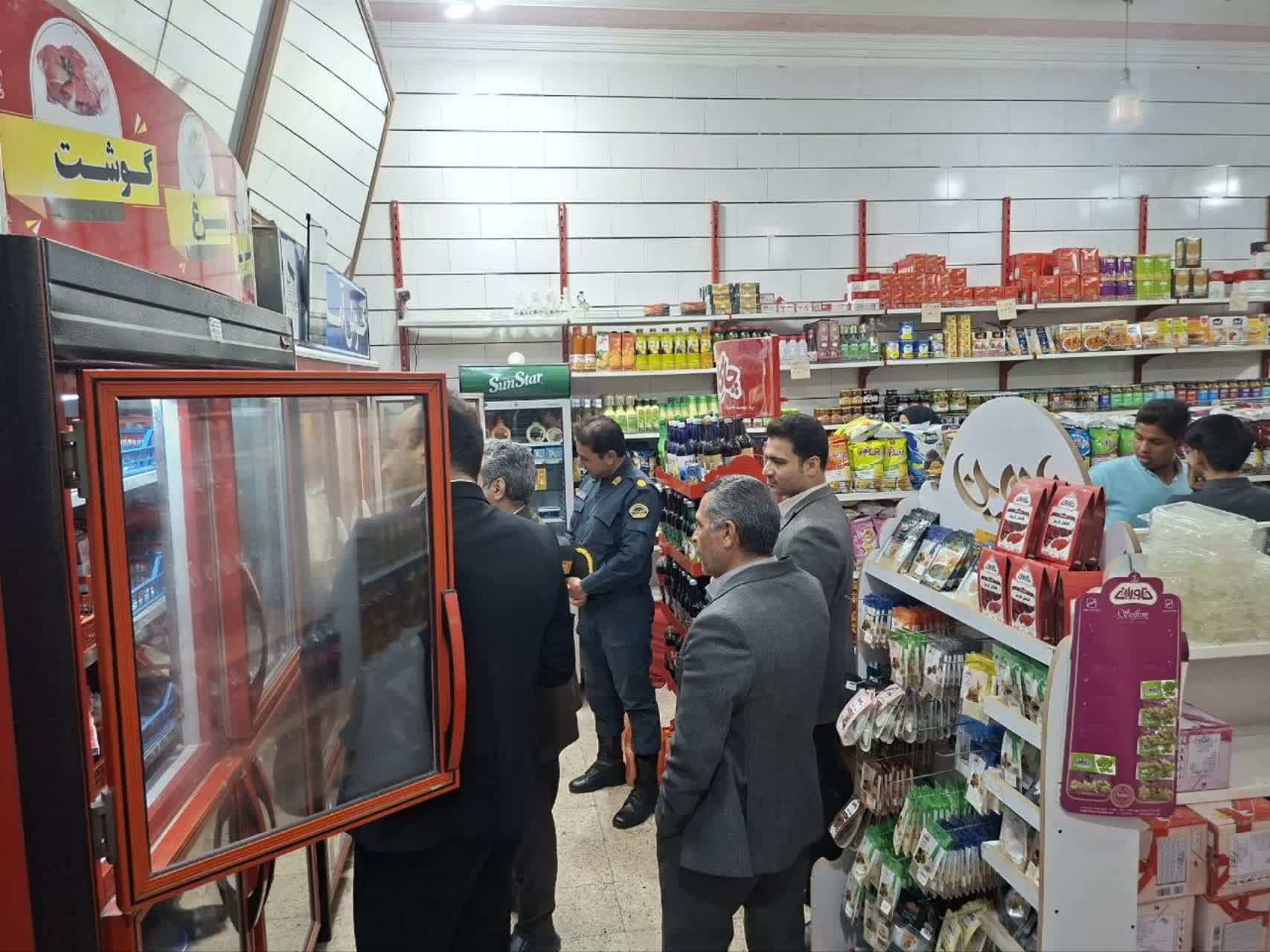 گشت مشترک نظارت بر قیمت و عرضه کالاهای تنظیم بازار در فردوس