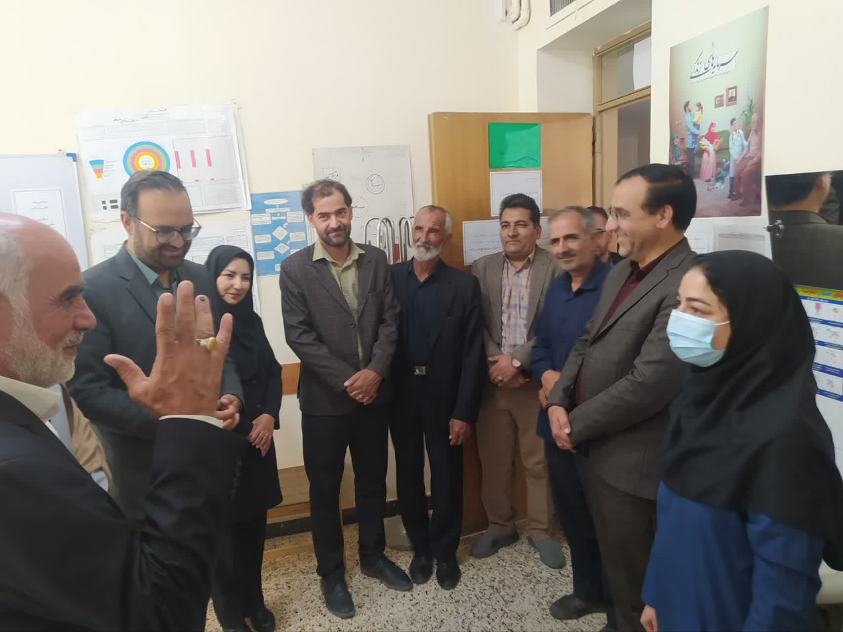 حضور فرماندار و جمعی از مسئولین در مرکز بهداشت سه قلعه