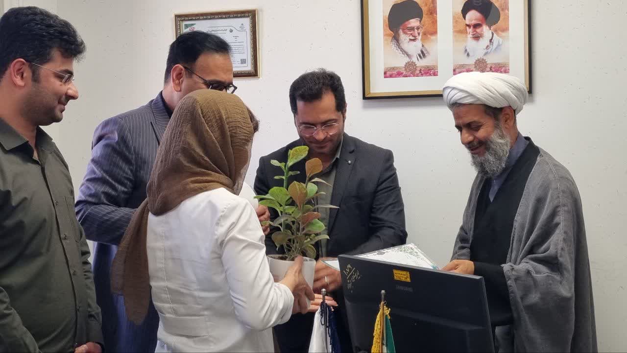 تجلیل از جمعی از پزشکان و متخصصان بیمارستان امام رضا(ع)
